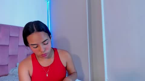 roxy_stone1 online show from March 18, 7:31 pm