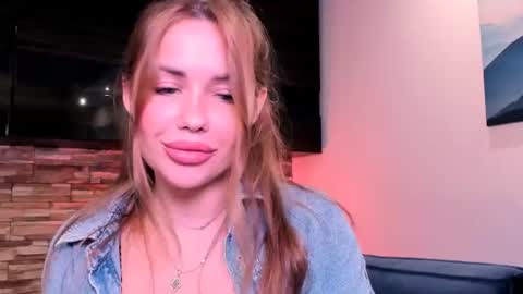 Roxy follow me online show from August 1, 11:56 am