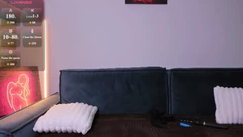 Roxy follow me online show from June 30, 12:26 pm