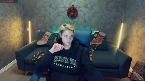 roxyflames online show from December 20, 2:57 pm