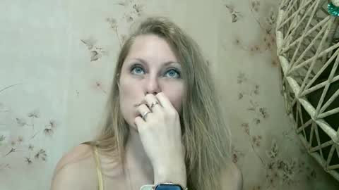 roxyfox18x01 online show from October 13, 2:52 pm