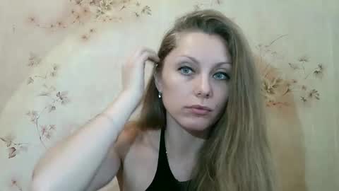 roxyfox18x01 online show from February 12, 7:34 am