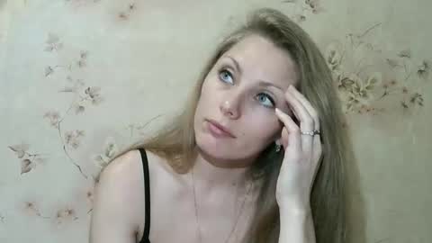 roxyfox18x01 online show from April 20, 7:39 pm