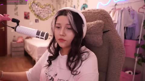 roxysuh online show from March 19, 7:25 am