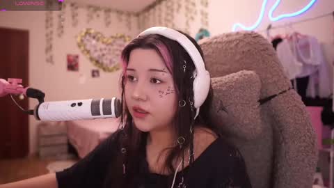 roxysuh online show from April 12, 8:07 am