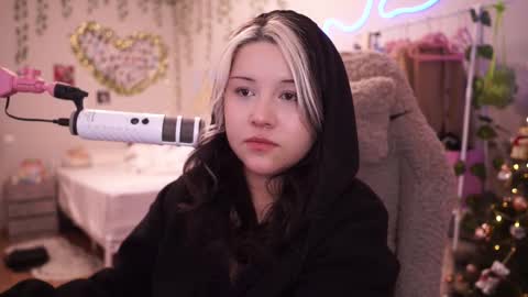 roxysuh online show from January 16, 7:39 am