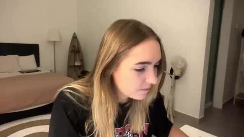 Roxy online show from March 24, 9:10 pm