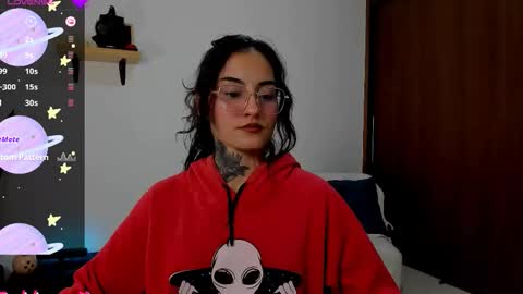 Snapshot of roxyvenom chatting on October 4, 1:47 am roxy online show from October 4, 1:47 am
