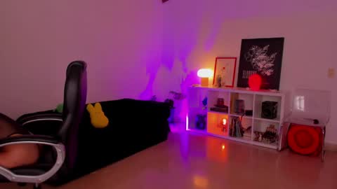 val online show from April 19, 6:32 pm