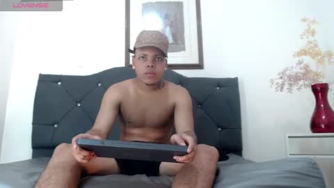 royal_xx online show from March 7, 10:32 pm