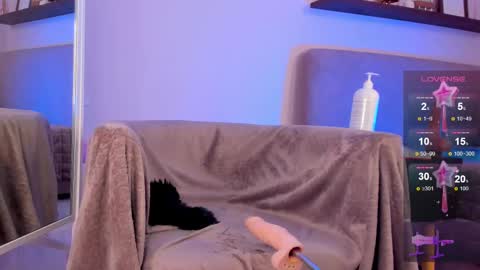 AnikaIm so hot that Ive already burned myself do you want me to set you on fire too  online show from February 22, 1:13 pm