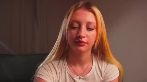 Mila online show from October 18, 4:00 pm