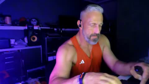 Chico que rico Caliente online show from June 14, 2:24 am