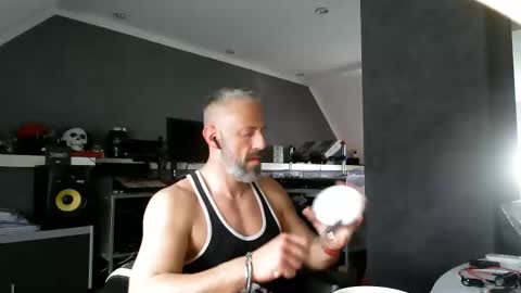 Chico que rico Caliente online show from February 25, 1:53 pm