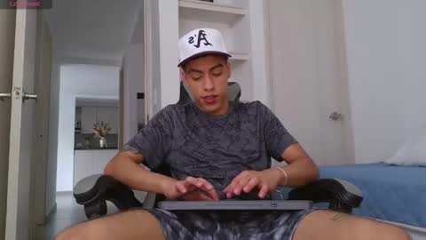  R U S S E L L  online show from December 15, 6:26 pm