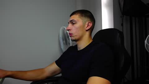 RYAN DOZER online show from September 13, 5:43 am