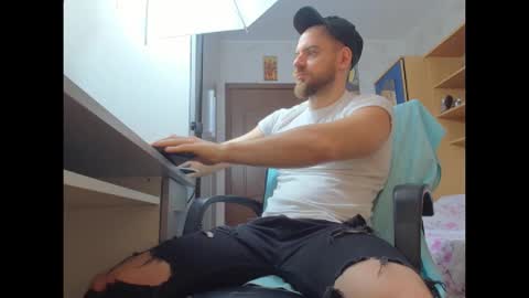 Ryanstone  online show from November 13, 5:43 am