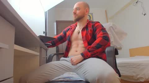 Ryanstone  online show from April 3, 5:36 am