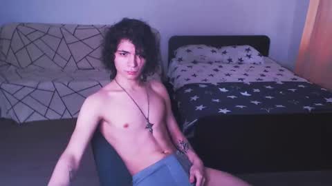 Snapshot of rylanstone chatting on October 13, 9:11 am Rylan online show from October 13, 9:11 am