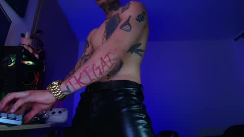 leopmonk help me reach 100 thumbs up online show from April 24, 2:13 am