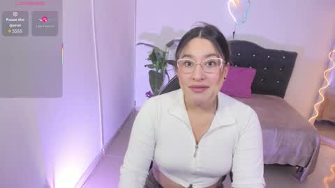 saaya_tay online show from October 3, 3:15 am