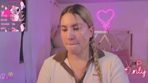 saaya_tay online show from February 26, 3:32 am