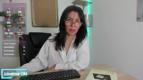 Snapshot of sabinadeluxe_cg chatting on October 11, 2:32 pm sabinadeluxe_cg online show from October 11, 2:32 pm