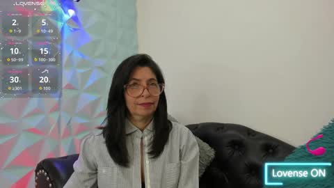 Snapshot of sabinadeluxe_cg chatting on October 10, 2:23 pm sabinadeluxe_cg online show from October 10, 2:23 pm