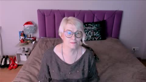 Sabrina MacMarren online show from January 8, 5:30 pm