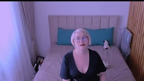 Sabrina MacMarren online show from April 21, 2:02 pm