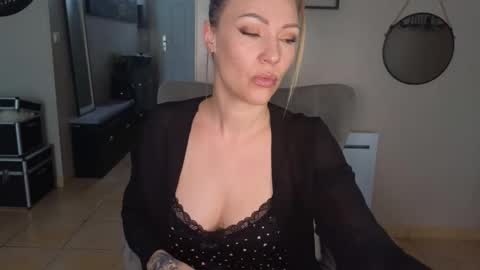 sacha__xx online show from February 19, 8:46 am
