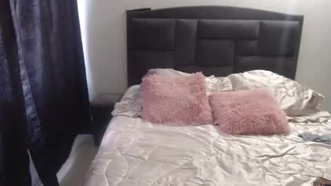 sacrletardiente online show from February 12, 5:05 pm