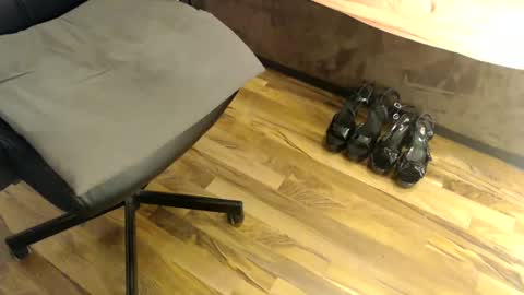 sadisfaction online show from February 5, 6:15 pm