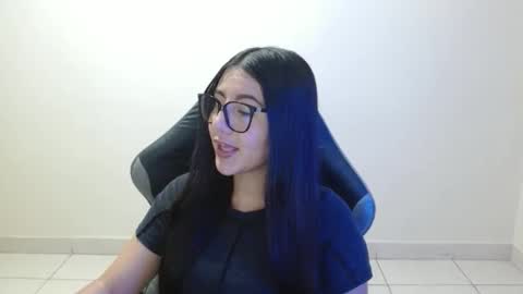 Sahaliefox  online show from April 16, 9:26 pm