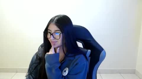 Sahaliefox  online show from June 7, 9:09 pm