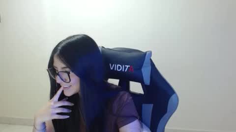 Sahaliefox  online show from December 17, 8:26 pm