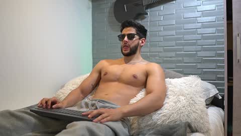 saimon  online show from January 28, 12:05 am