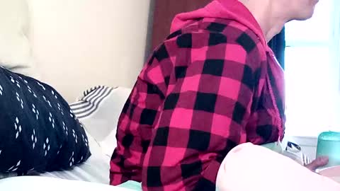 salis1981 online show from February 6, 6:46 pm