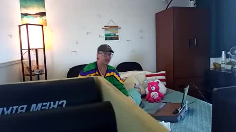 salis1981 online show from December 13, 7:53 pm