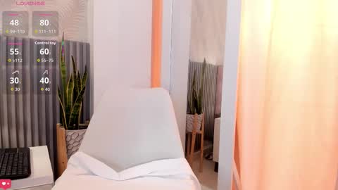 Silvia online show from December 5, 2:04 pm