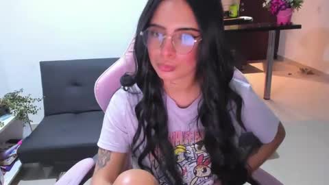 Snapshot of sallymaddoxx chatting on December 7, 5:32 am sallymaddoxx online show from December 7, 5:32 am