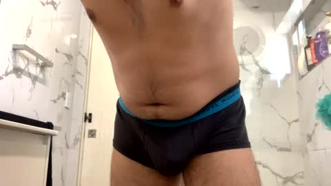 sam271119894 online show from August 2, 2:46 am