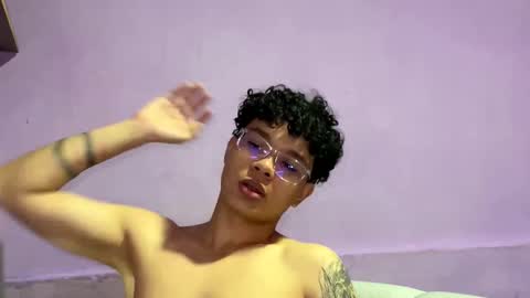 sam_latino22 online show from November 30, 2:07 am