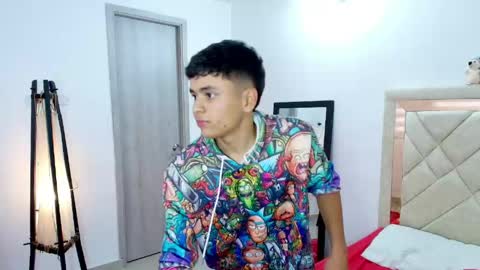 sam_tnt9 online show from April 16, 9:39 pm