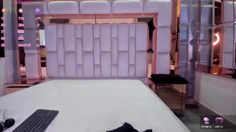 S A M A N T A   online show from March 6, 7:47 am