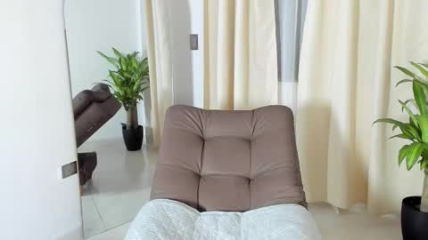 Samantha Ferrec online show from October 21, 11:30 pm