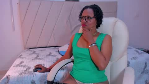 samaraa_smith1 online show from April 18, 12:29 pm