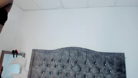 samaraa_smith1 online show from May 25, 1:06 pm