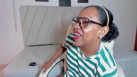samaraa_smith1 online show from May 11, 12:12 pm