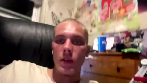 samdawg723718 online show from July 26, 2:09 am